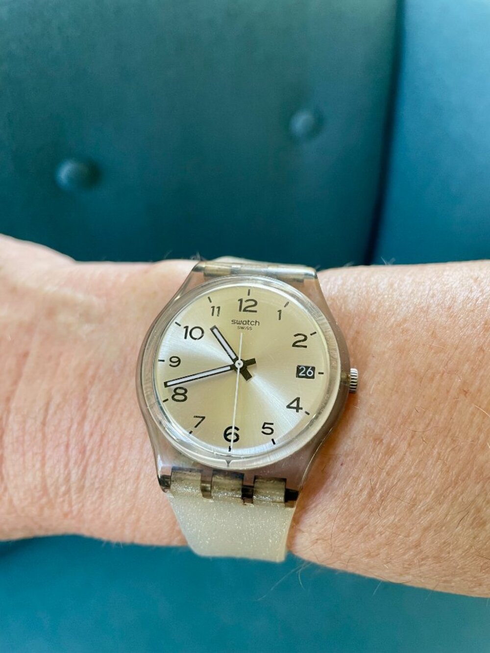 Unisex SWATCH "Big Face" Watch with Glittery Silver Silicone Band - Picture 4 of 7
